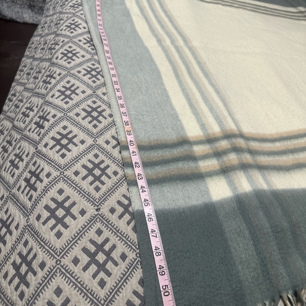 Warm throw - Picture 4 of 8